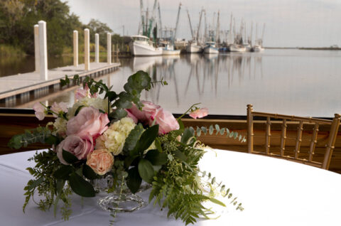 Oaks On The River Luxury Boutique Resort Crafts Memories For Every Moment Floral Centerpiece Copy 480x318 