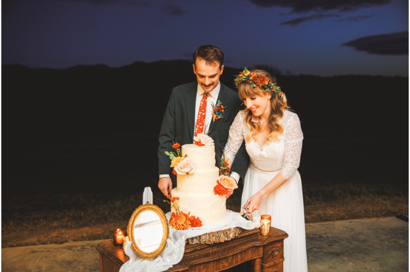 Sarah & Ryan cutting cake resized