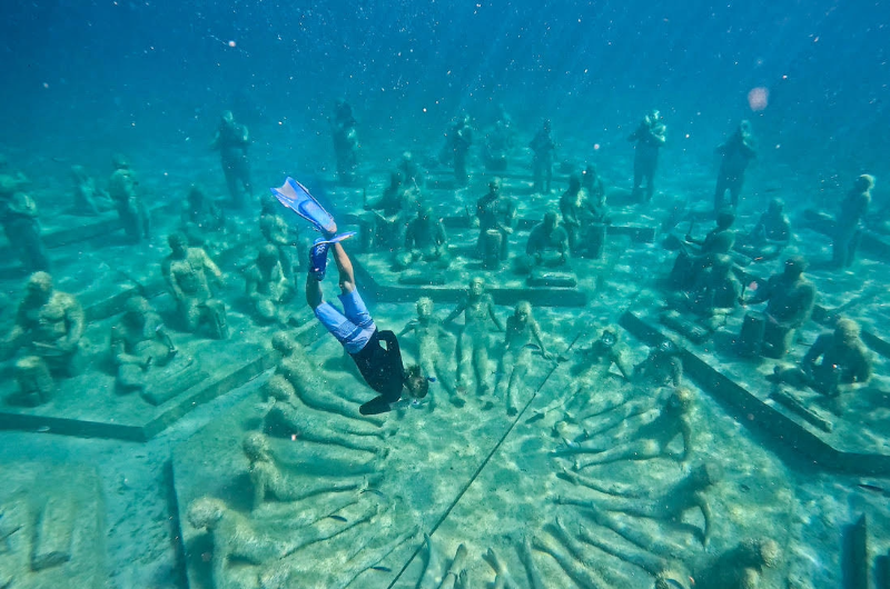 st maarten caribbeans wedding destination underwater museum person diving